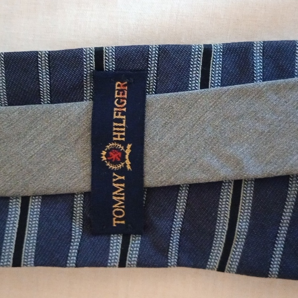 FOUR GREAT TIES: TOMMY HILFIGER,  TEAM NFL, PRESTIGE, PRESWICK & MOORE - Picture 2 of 5